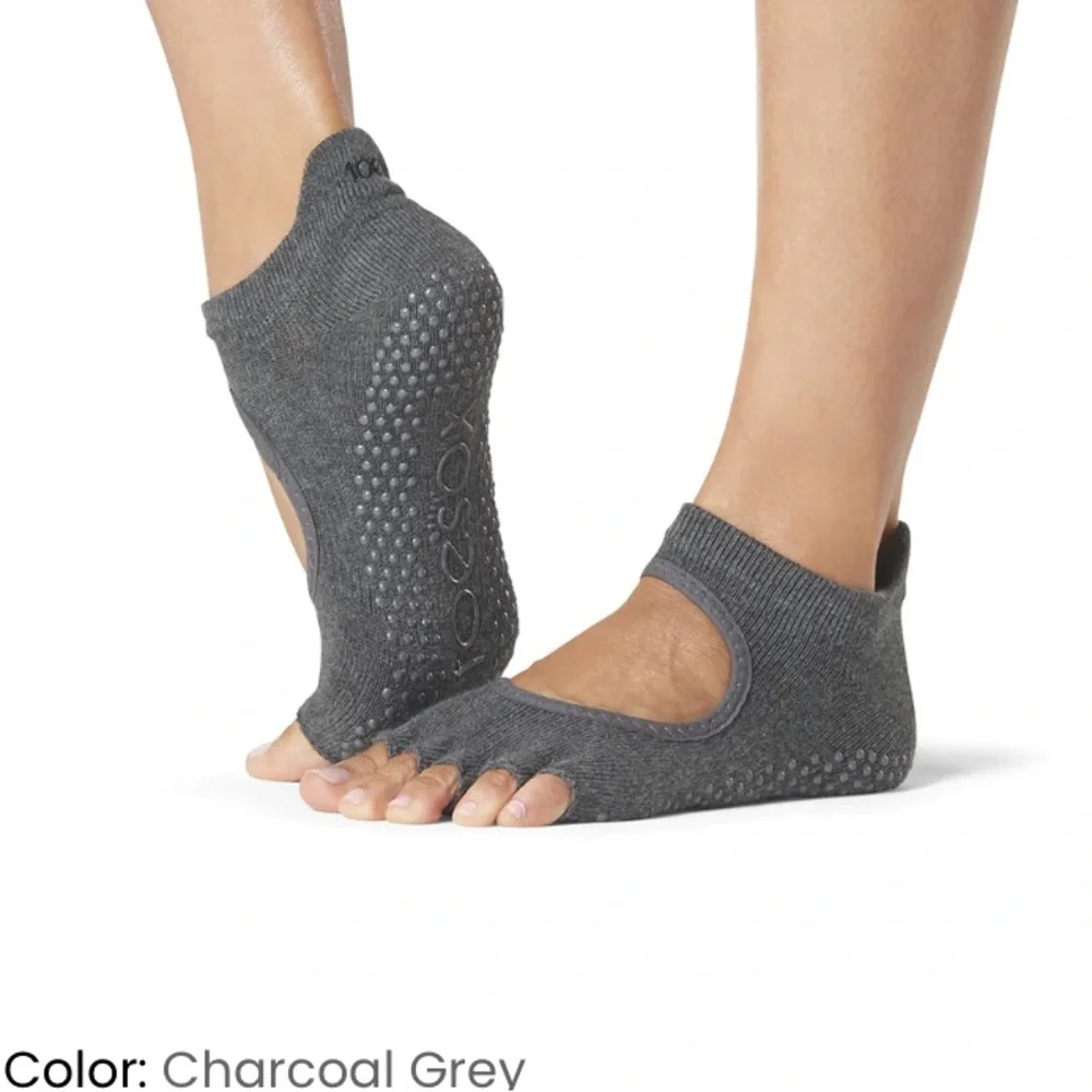 Toesox Half Toe Bellarina Grip Socks Size Medium Grey Barre Pilates Yoga EUC